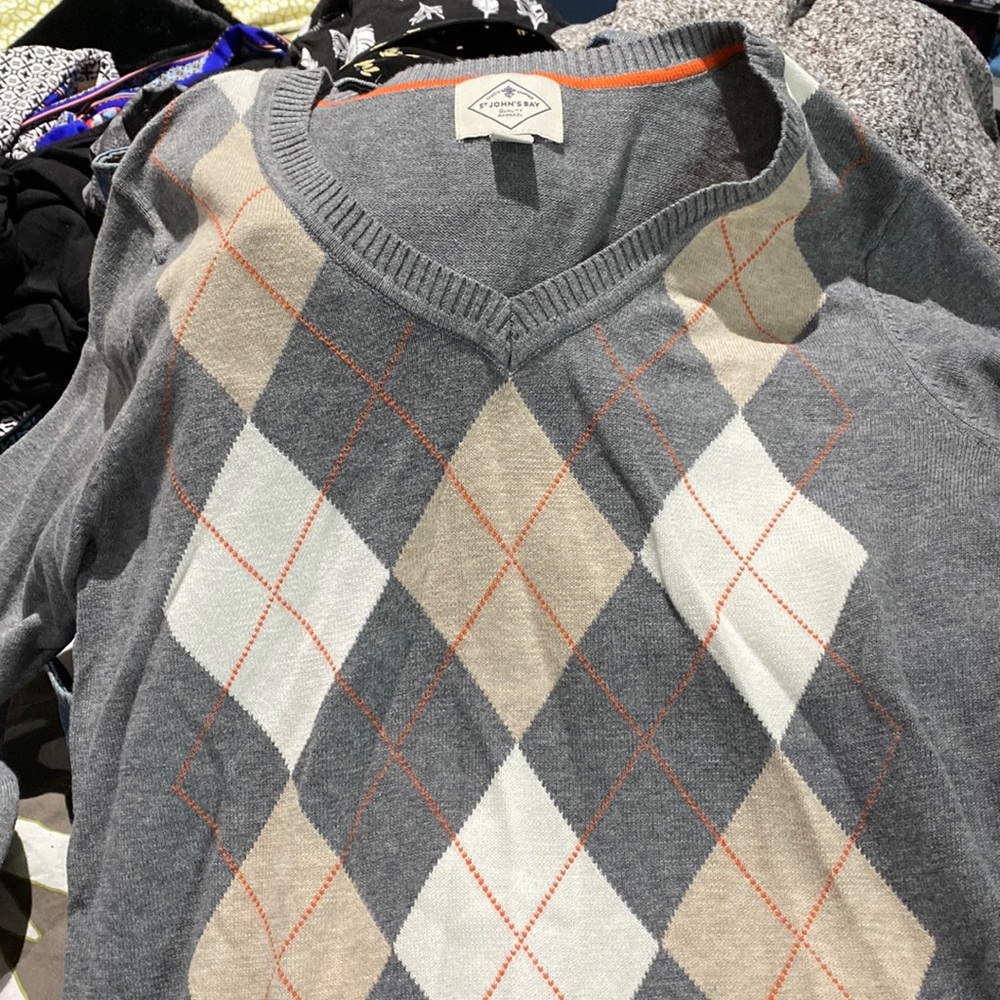 St John’s V Neck Sweater - Grey with Diamond Pattern NWT